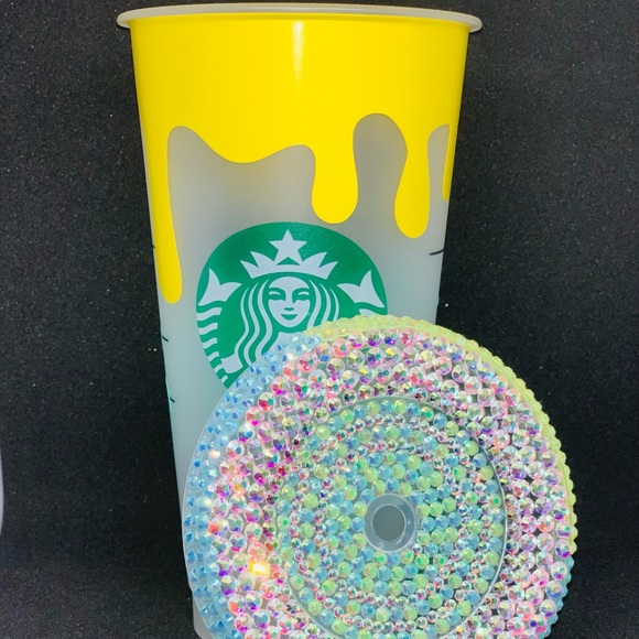 I am selling 24oz venti cold cups with a bedazzled lid! NO STRAW!! - Picture 1 of 3